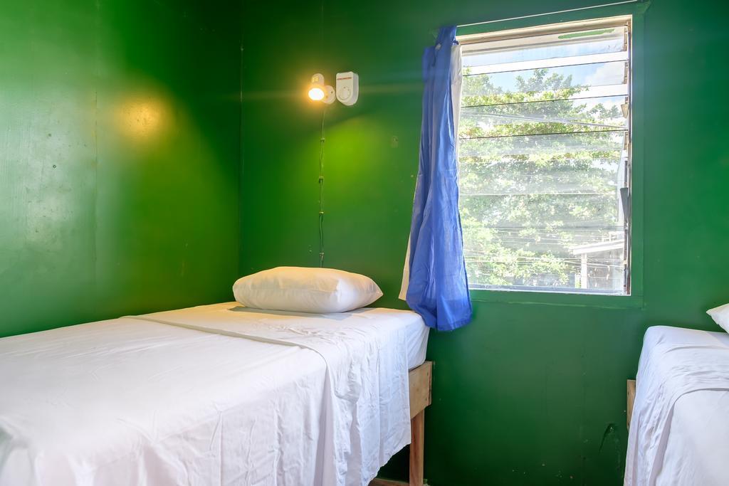 Pedro'S Hotel & Inn San Pedro  Room photo